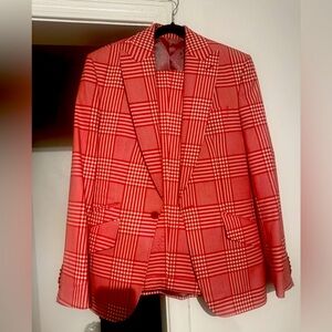 This a jacket and pants suit. It is a drop 6 meaning it is modern cut.